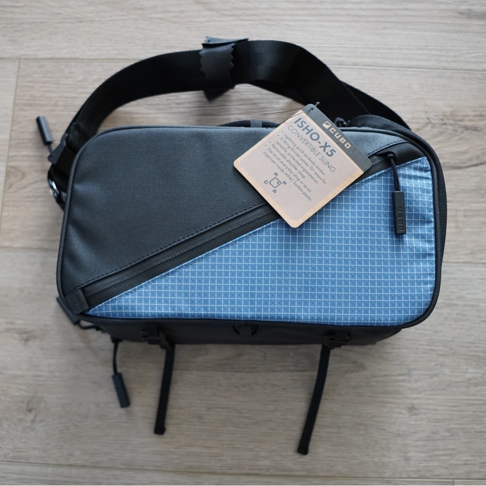 Carry Cubo ISHO-XS camera crossbody sling